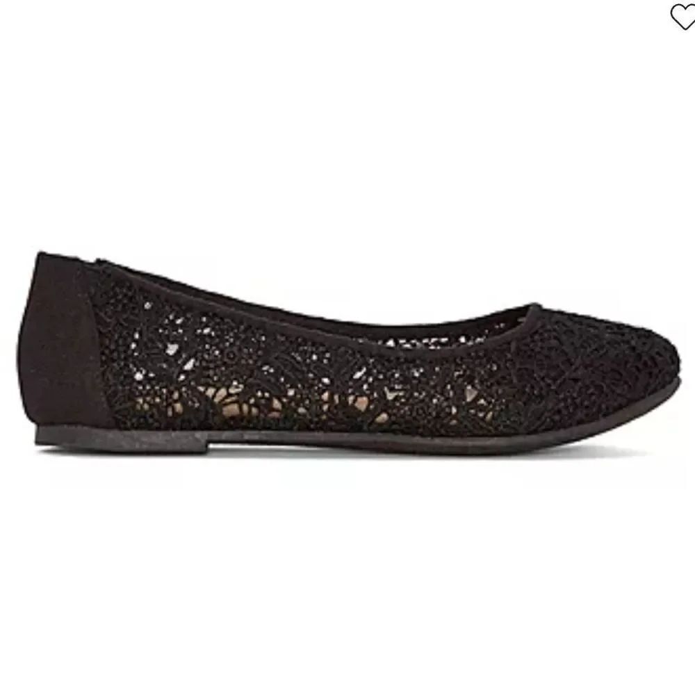 BRAND NEW SOFIA TAYLOR LACE CUT-OUT DESIGN WOMEN'S FLAT SHOES